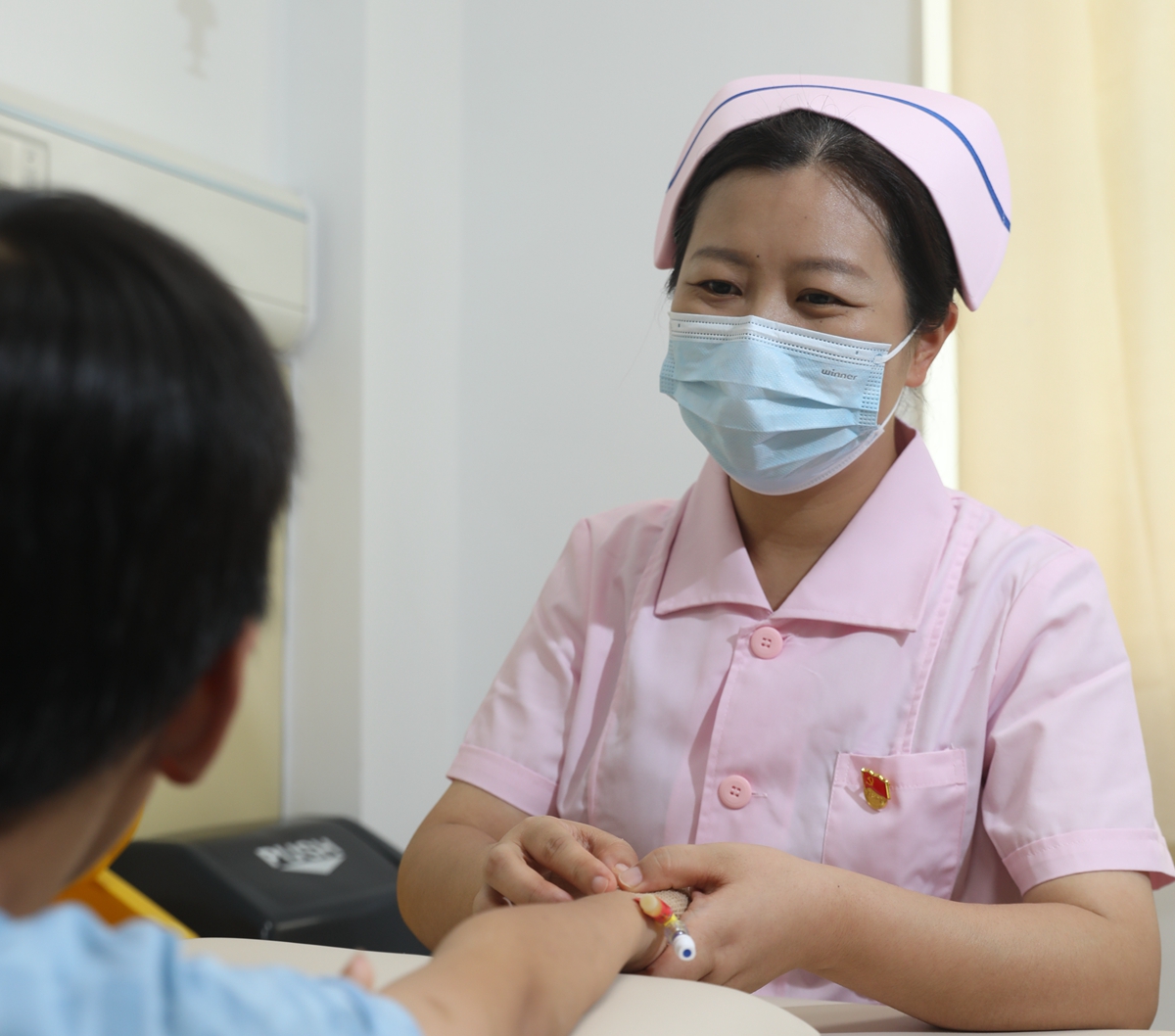 医路先锋｜何利：20余载坚守儿科护理一线，不忘初心的“生命守护者”